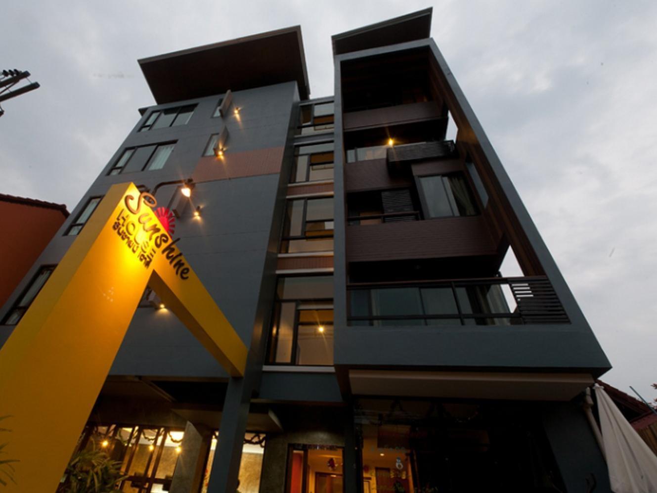 Oyo 233 Sunshine House Hotel Chiang Mai Bagian luar foto