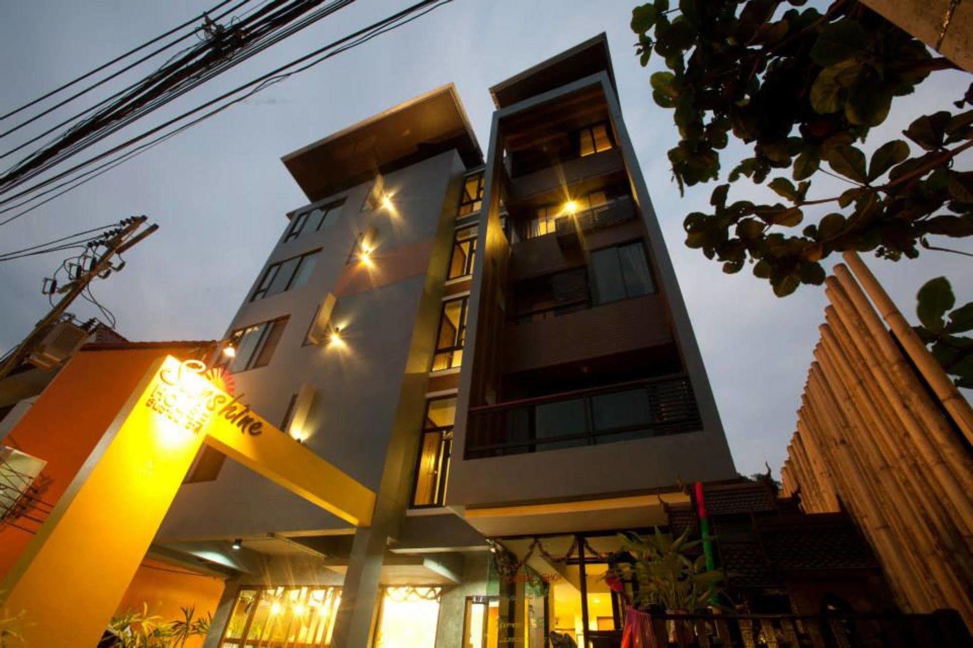 Oyo 233 Sunshine House Hotel Chiang Mai Bagian luar foto