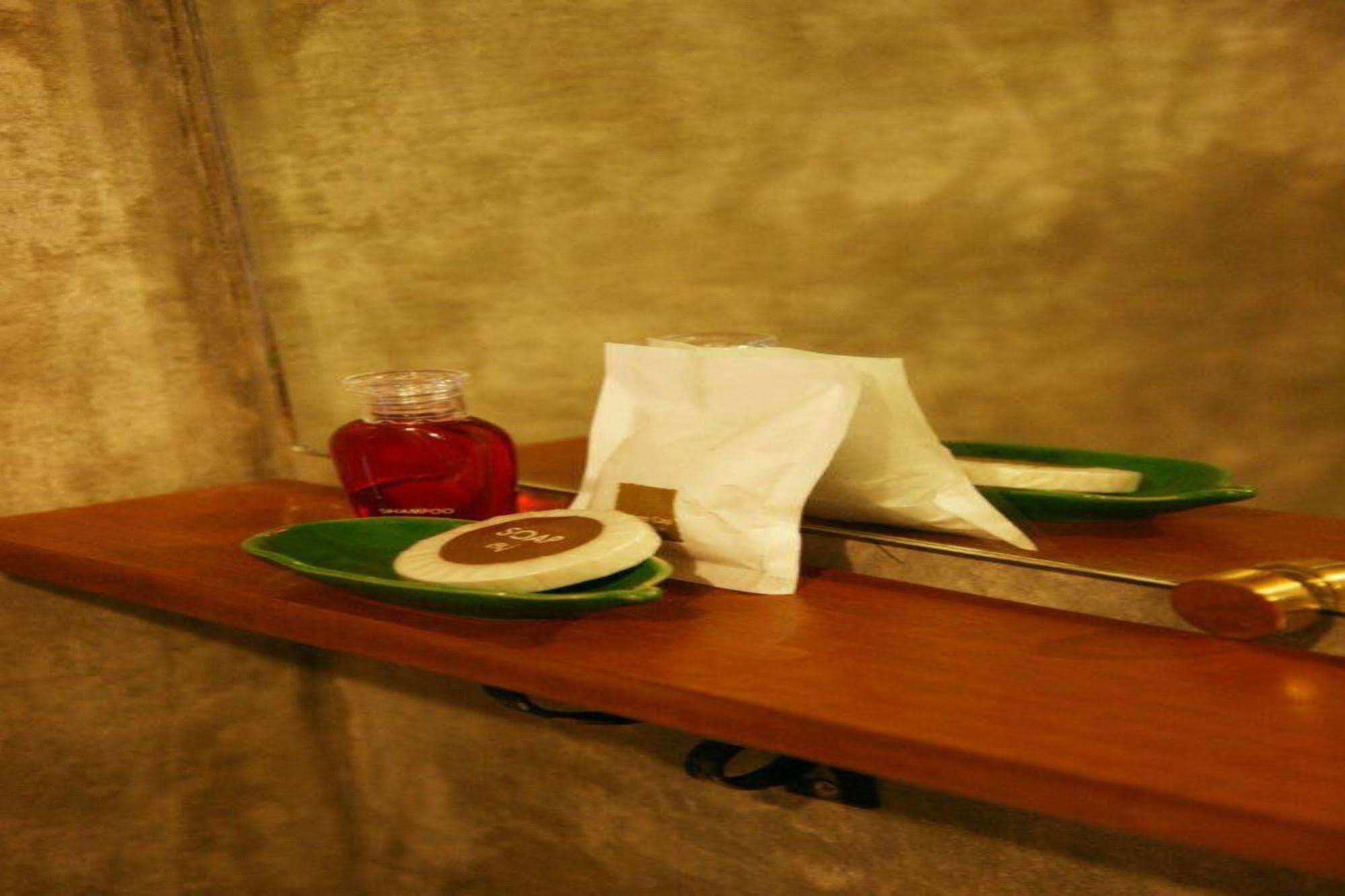 Oyo 233 Sunshine House Hotel Chiang Mai Bagian luar foto