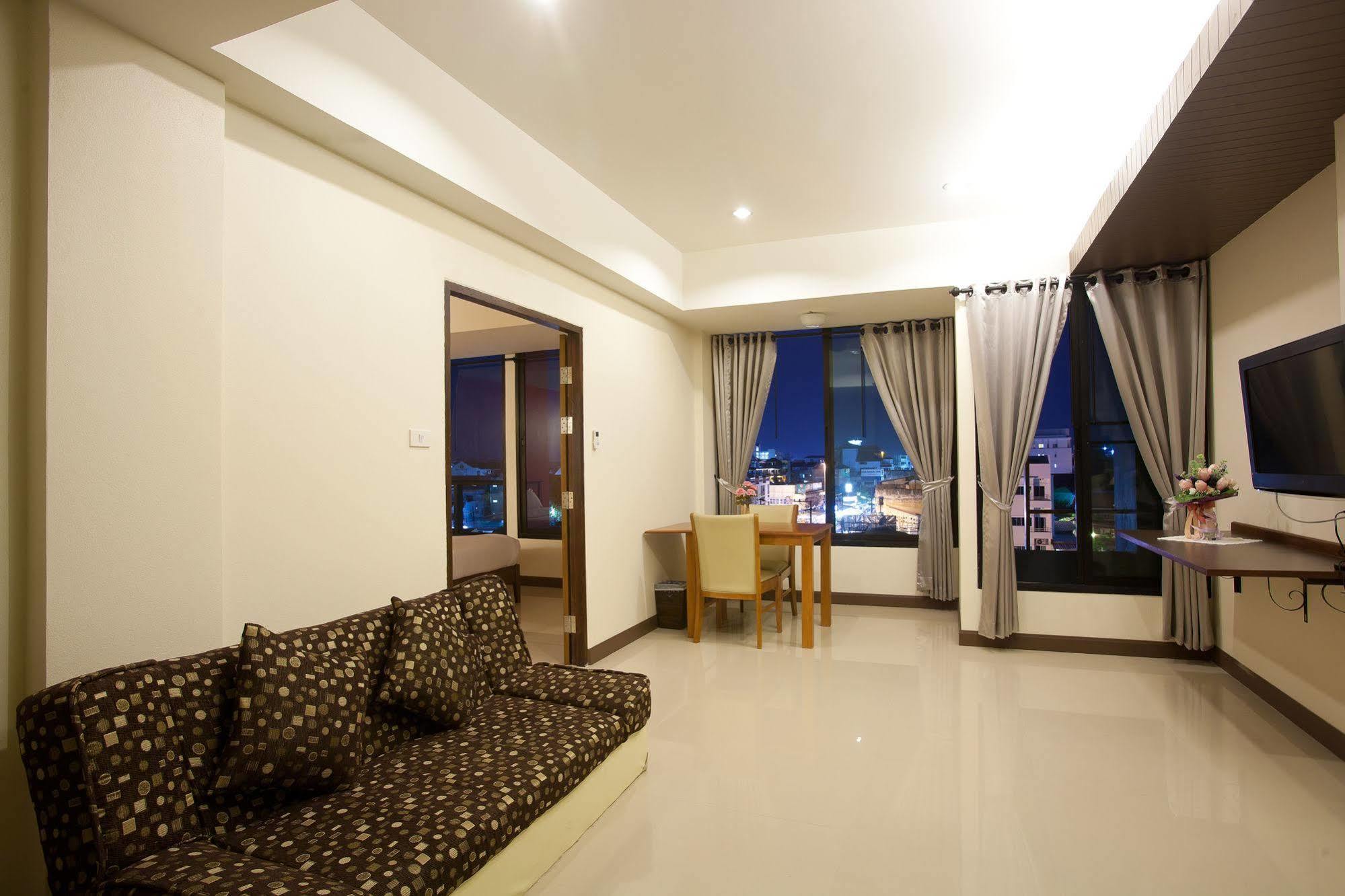 Oyo 233 Sunshine House Hotel Chiang Mai Bagian luar foto