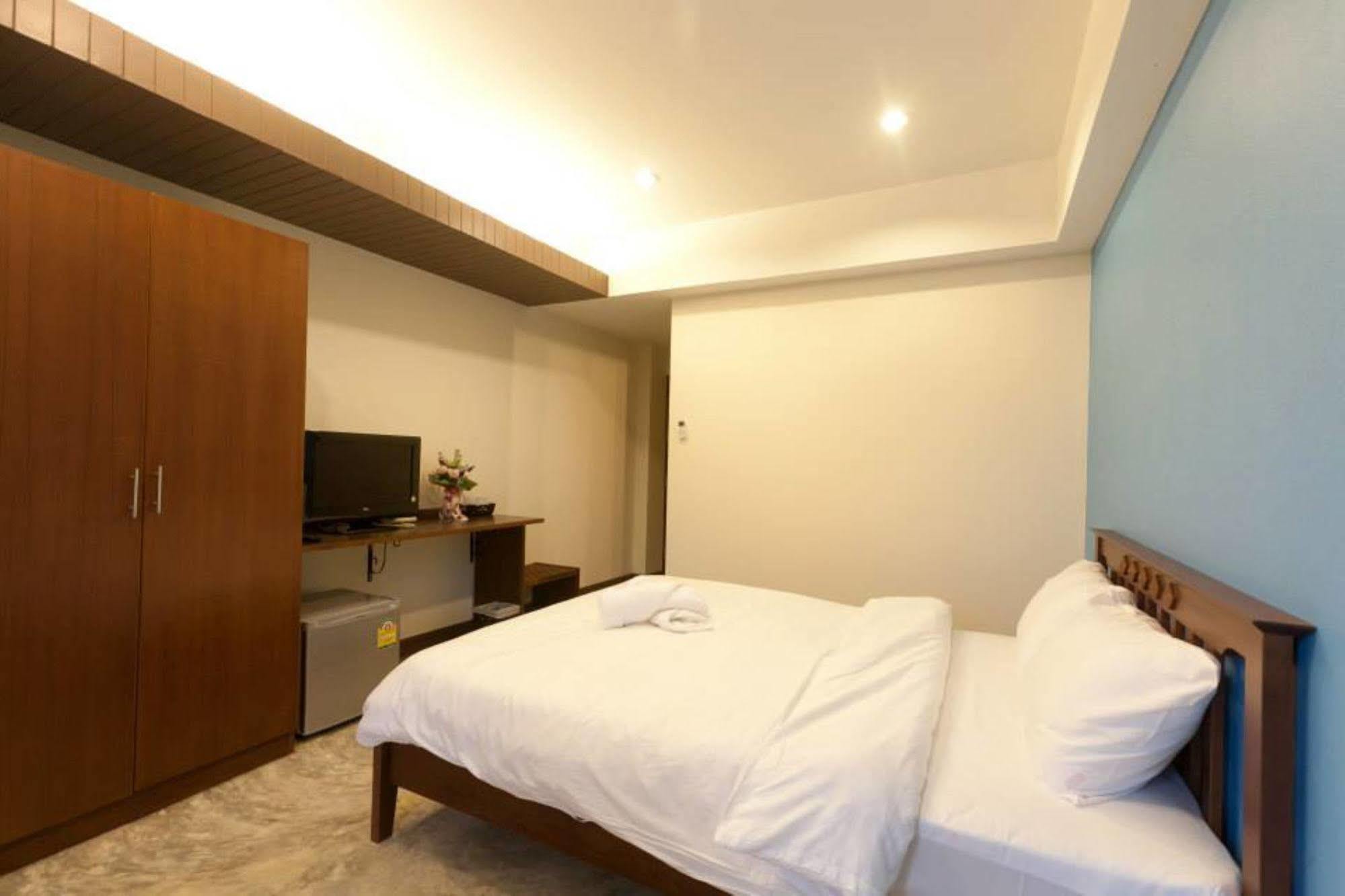 Oyo 233 Sunshine House Hotel Chiang Mai Bagian luar foto