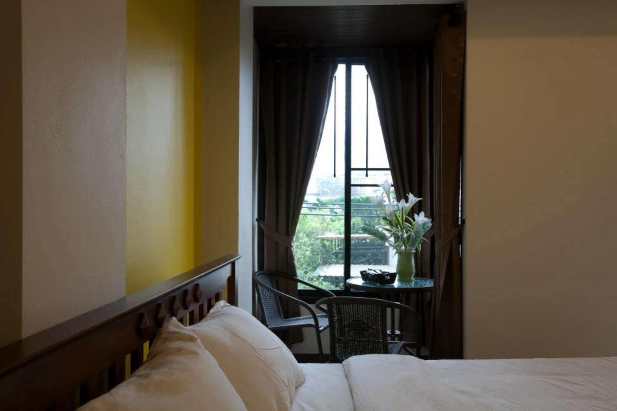 Oyo 233 Sunshine House Hotel Chiang Mai Bagian luar foto
