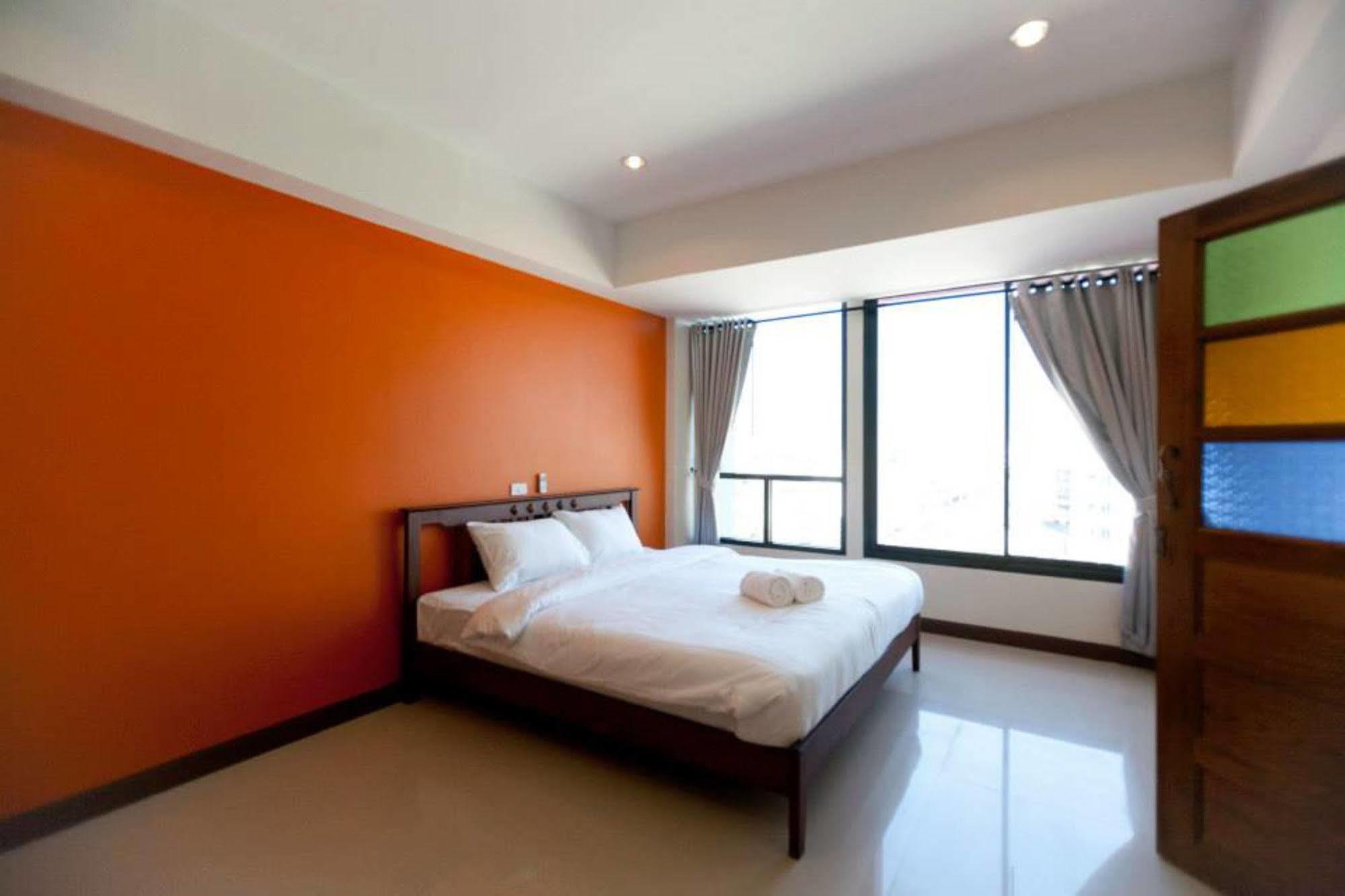 Oyo 233 Sunshine House Hotel Chiang Mai Bagian luar foto