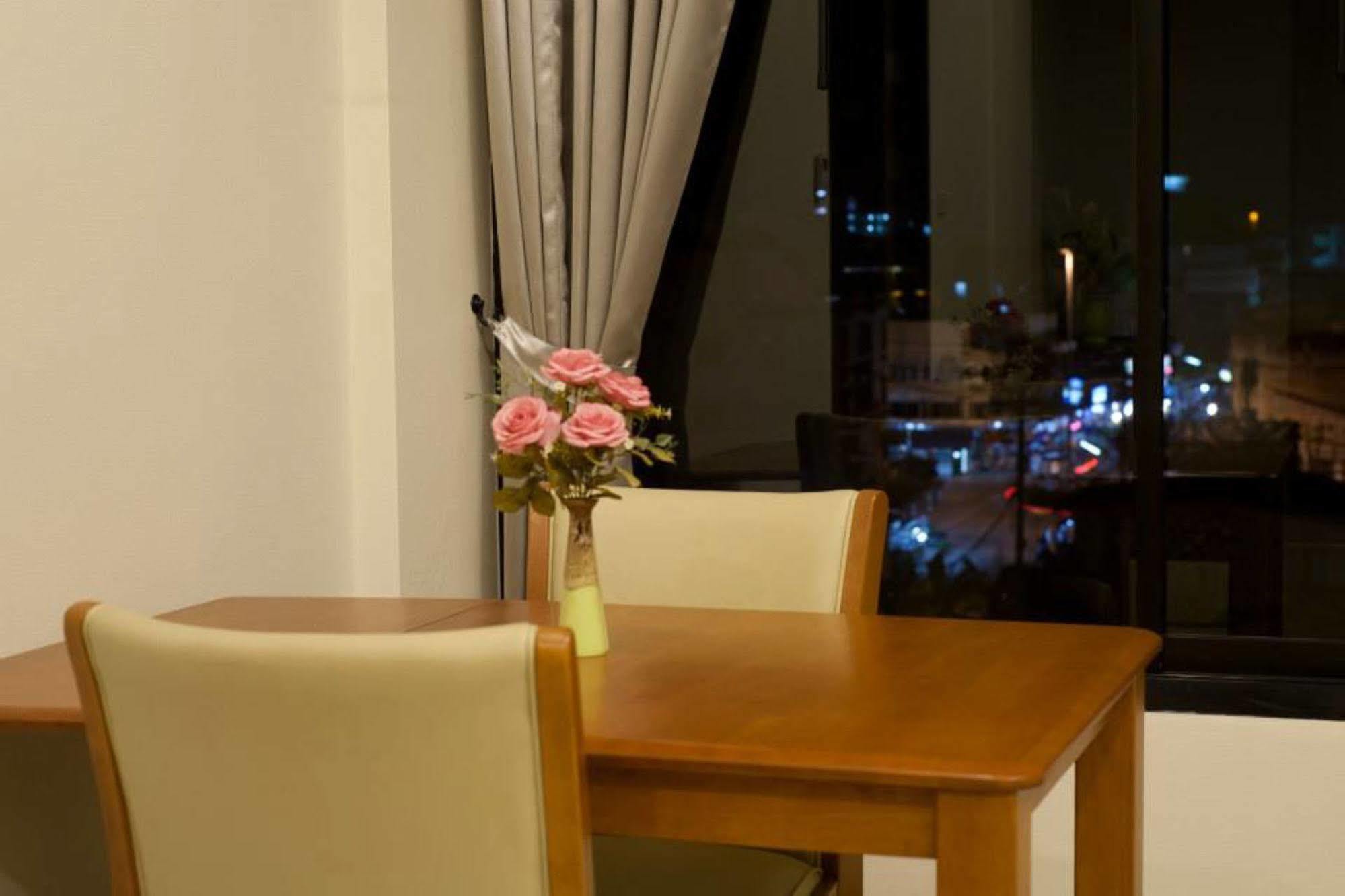 Oyo 233 Sunshine House Hotel Chiang Mai Bagian luar foto