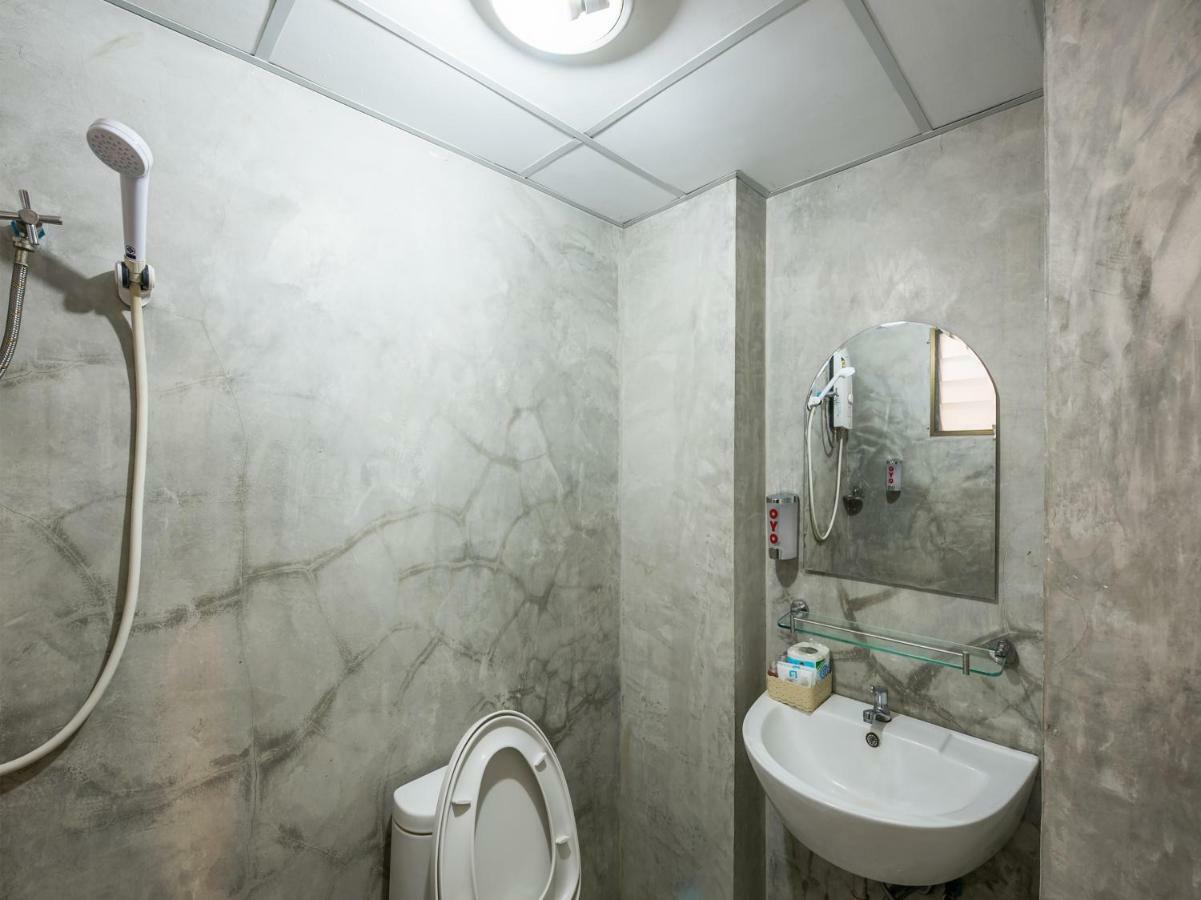 Oyo 233 Sunshine House Hotel Chiang Mai Bagian luar foto