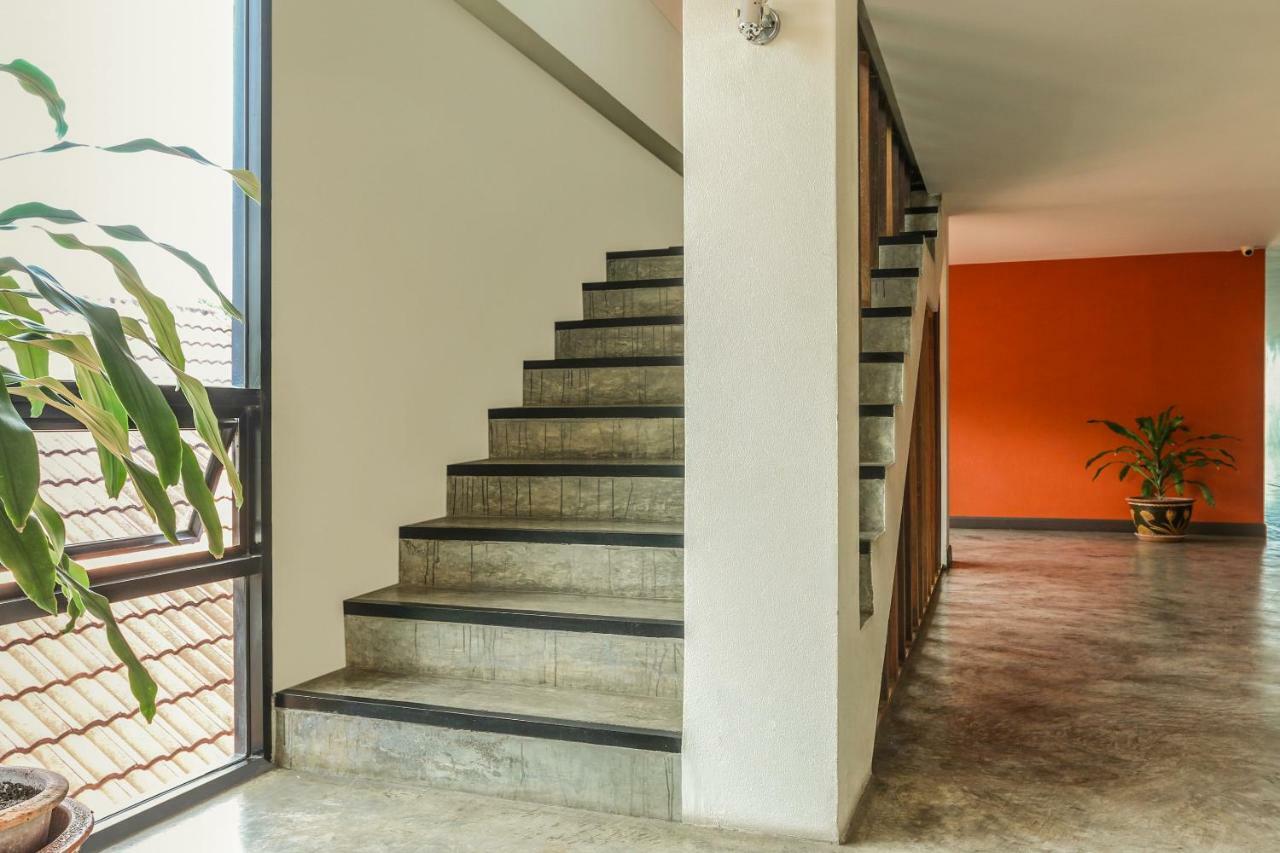 Oyo 233 Sunshine House Hotel Chiang Mai Bagian luar foto