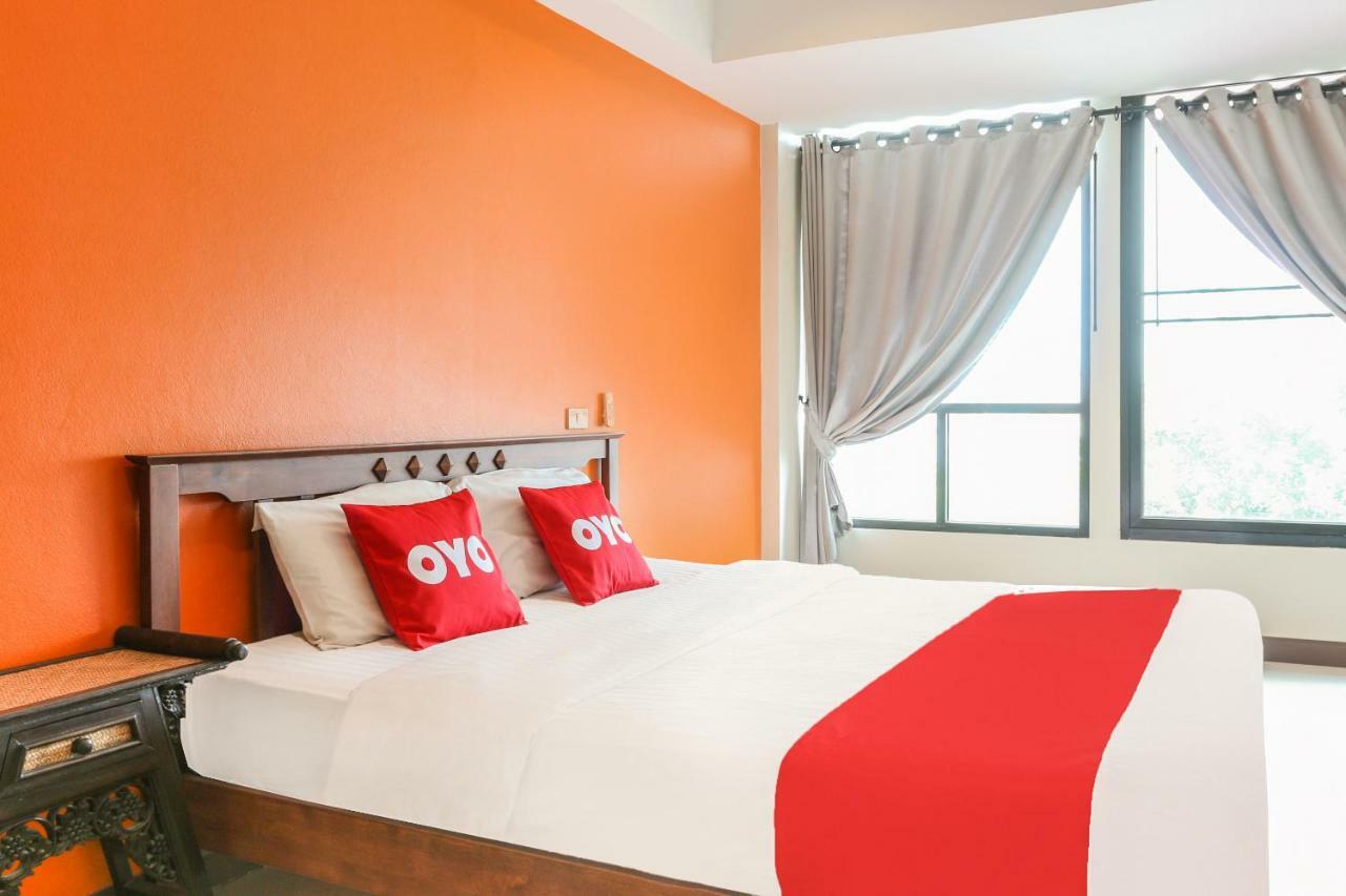 Oyo 233 Sunshine House Hotel Chiang Mai Bagian luar foto