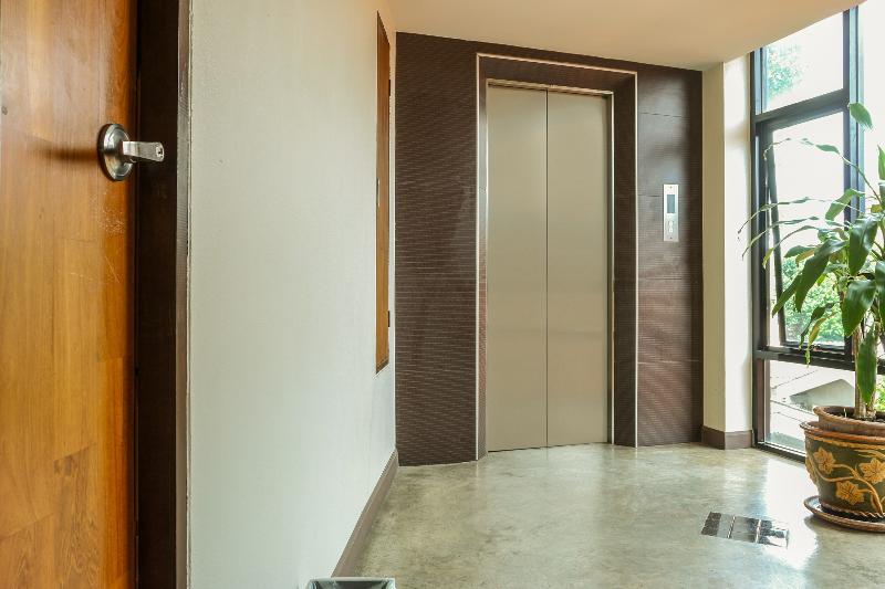 Oyo 233 Sunshine House Hotel Chiang Mai Bagian luar foto