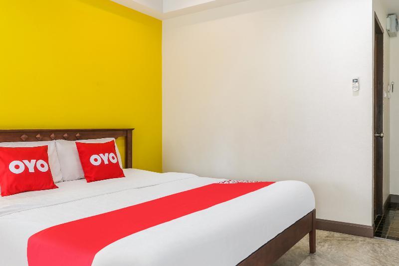 Oyo 233 Sunshine House Hotel Chiang Mai Bagian luar foto